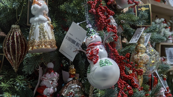 Новогодние игрушки / Фото: amic.ru