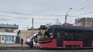 ДТП с троллейбусом / Фото: паблик в мессенджере Мах "Инцидент Барнаул"