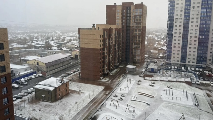 Снег в Барнауле утром 21 октября / Фото: amic.ru