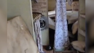 Медведь устроил погром в доме / Фото: стоп-кадр с видео Дмитрия Меркулова в соцсети "ВКонтакте"