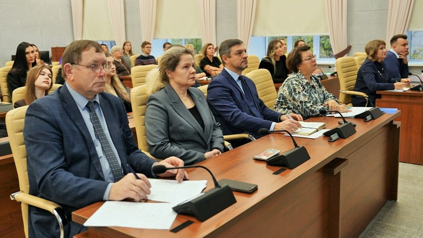 Слушания по проекту бюджета / Фото: пресс-служба Барнаульской городской Думы
