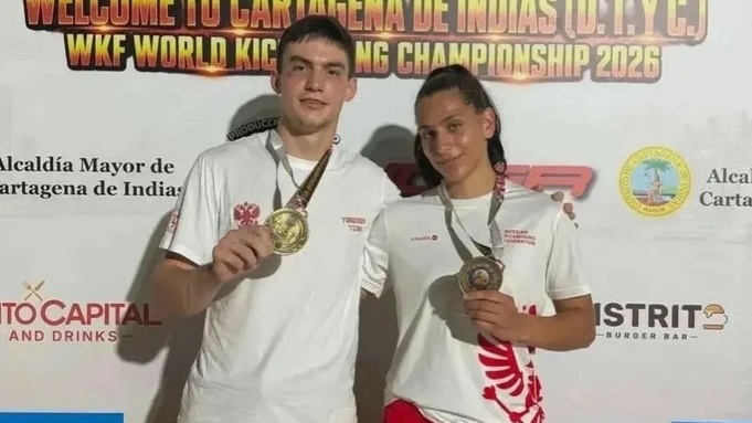 Барнаульские чемпионы мира по кикбоксингу / Фото: пресс-служба мэрии Барнаула