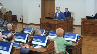 Рассмотрение бюджета на сессии АКЗС / Фото: Екатерина Смолихина / amic.ru