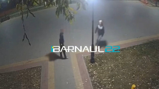 Два подростка / Скриншот видео из канала "Барнаул 22"