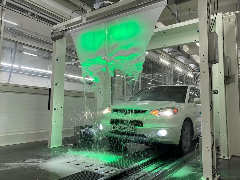 Шик, блеск и цветная пена. Где помыть автомобиль быстрее чем за 10 минут