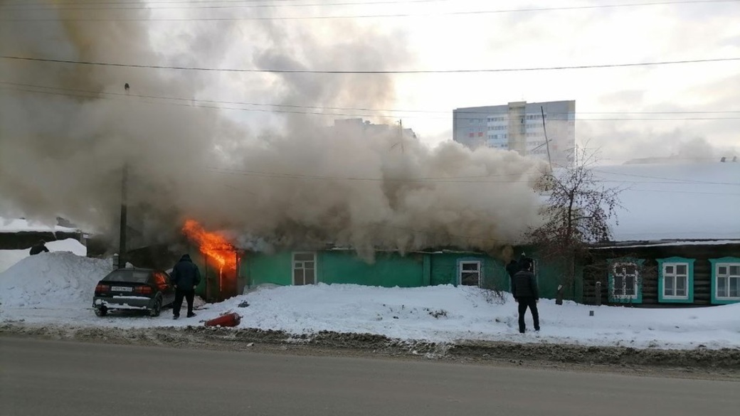 Пожар г барнаул. Пожар в новоалтайске. Барнаул пожар в тц кристалл. Декабрь ночь. Пожар в барнауле сейчас.
