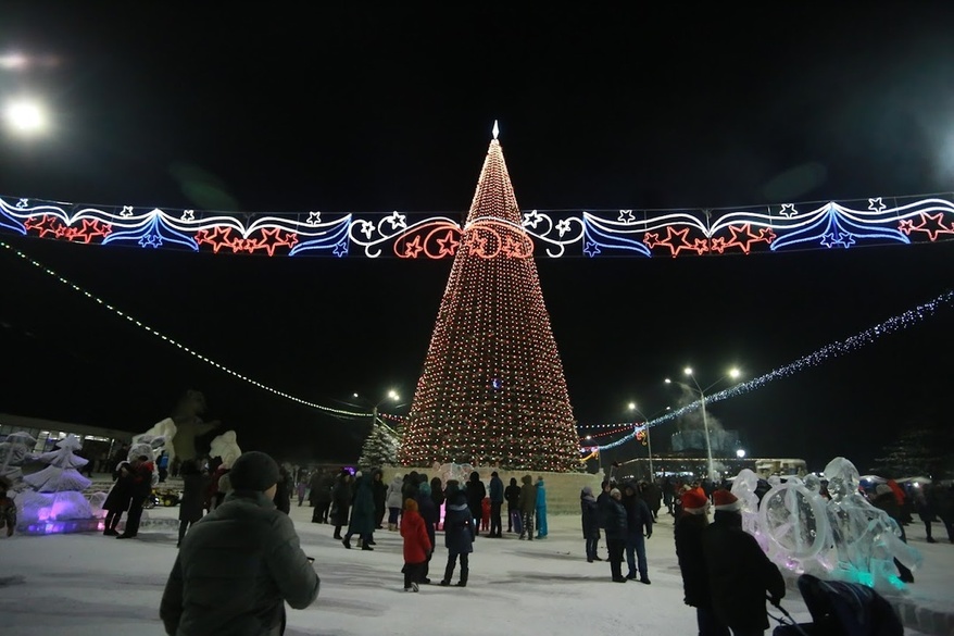 Елка в барнауле 2023 год. Ранхигс барнаул новогодняя елка. Елка в барнауле 2023 год. Новогодняя елка. Новогодняя елка барнаул.