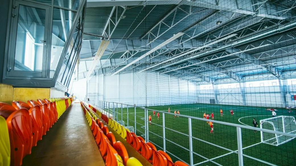 Темп барнаул внутри. Футбольный манеж темп барнаул. Стадион темп барнаул. Футбольный манеж одинцово. Манеж темп.