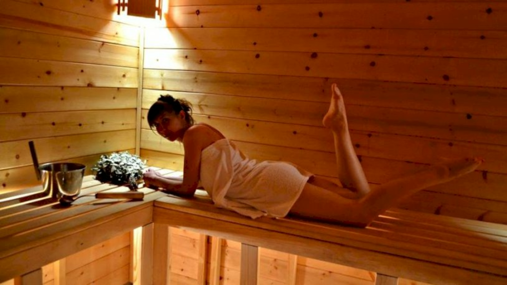 Можно в баню с месячными. Русская баня. Можно париться при месячных. Сауна и баня разница. Можно ли в баню при месячных.