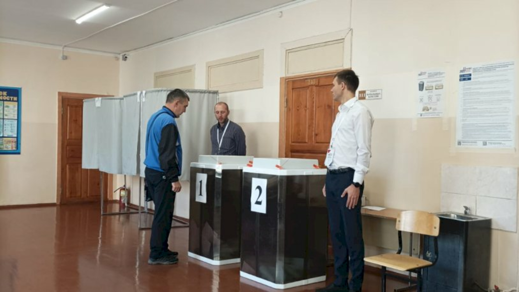 Компьютер на избирательном участке. Именной избирательный участок. Неявка граждан на выборы в австралии фото. Несколько избирательных участков. Несколько избирательных участков.