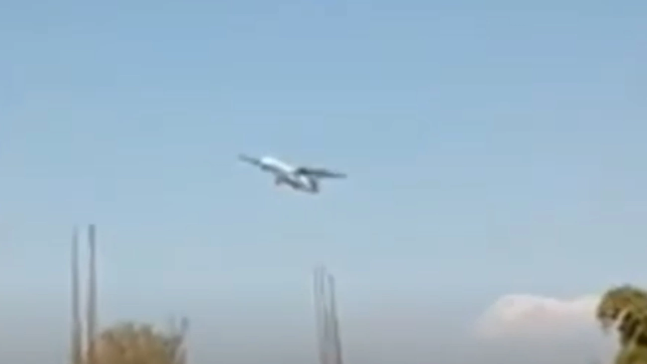 ил-96 президентский борт. самолет президента кыргызской республики. девушка в салоне самолета. самолет эмбраер вим авиа. самолёт для порушутистов.