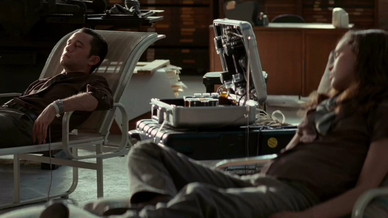 Фото: кадр из фильма "Начало"