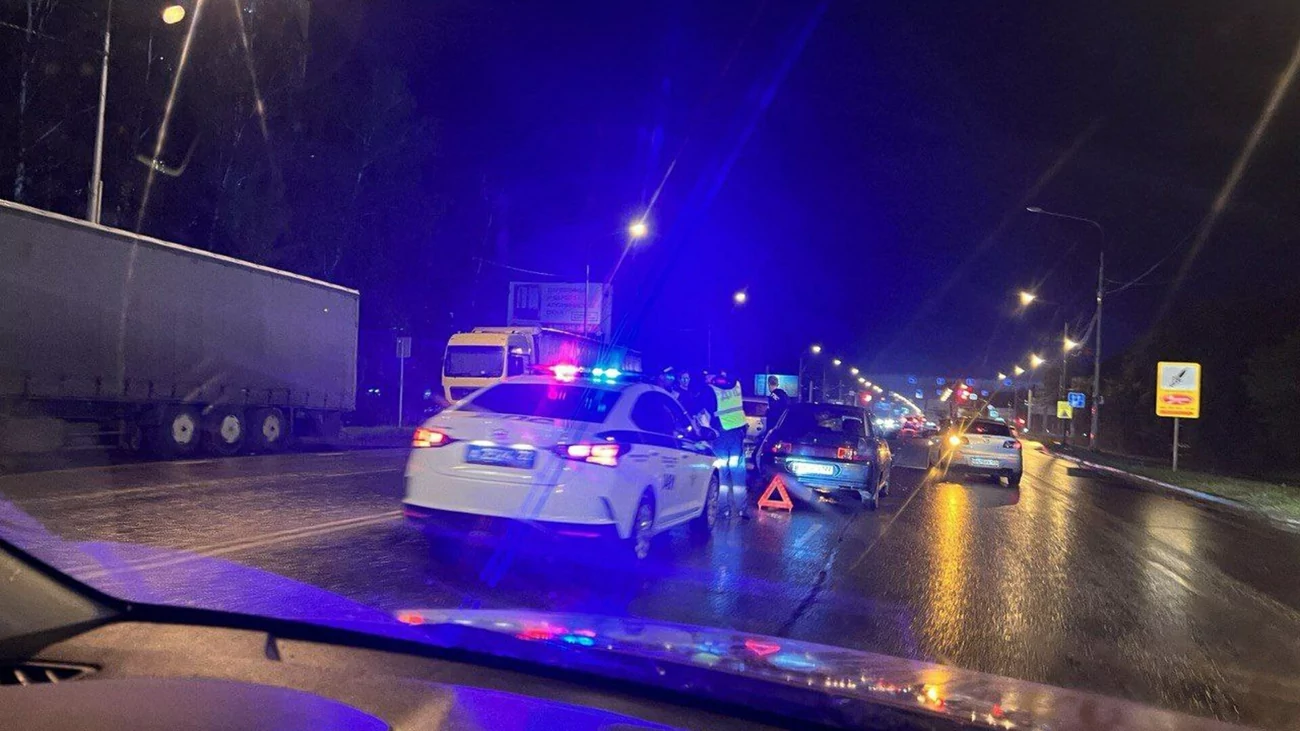 Аварийный вечер. Сразу два ДТП произошли на Павловском тракте в Барнауле