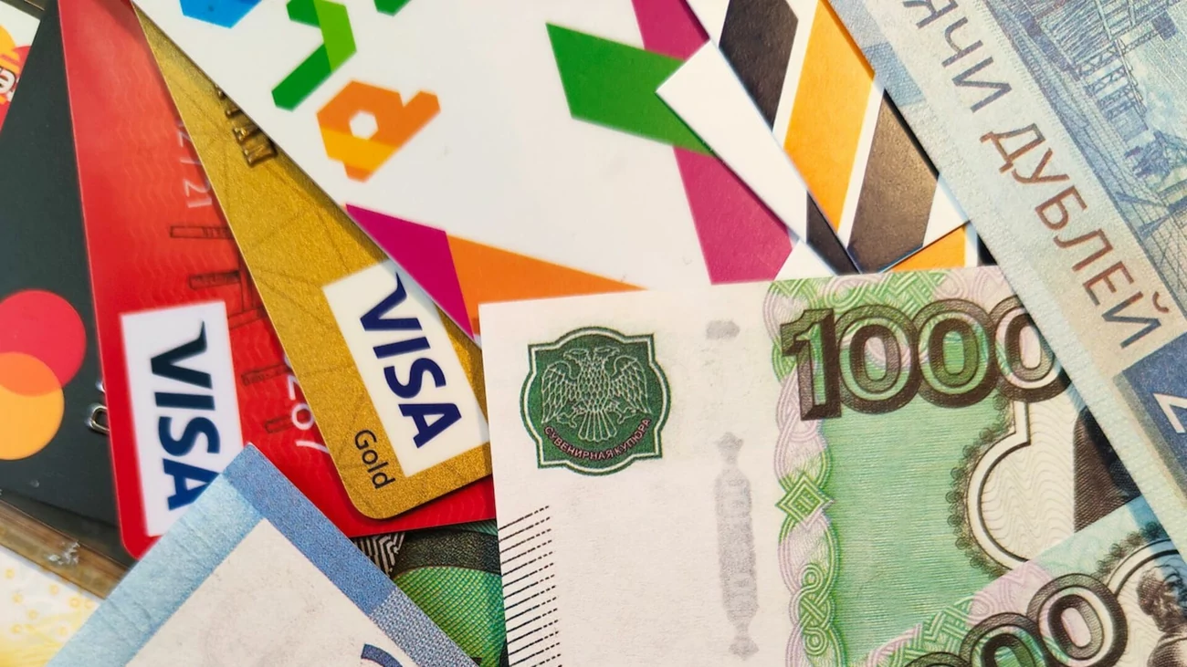 Юрист рассказал, кто получит выплату в 100 тысяч по банковским картам