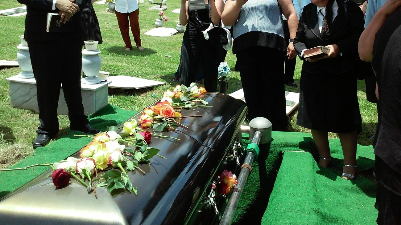 пособие на погребение картинки. пособие на погребение. социальное пособие на погребение. пособие по погребению. с 1 февраля на погребение.