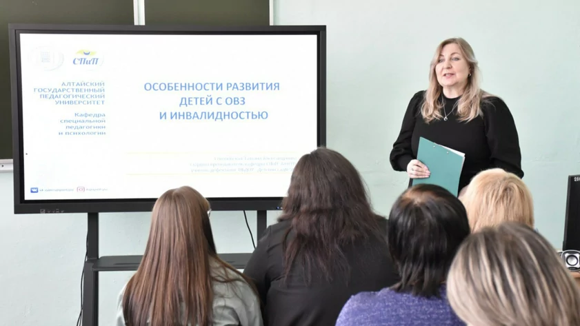 особенные дети. родители и дети за уроками. домашнее воспитание. воспитание ребенка. школьник с родителями.