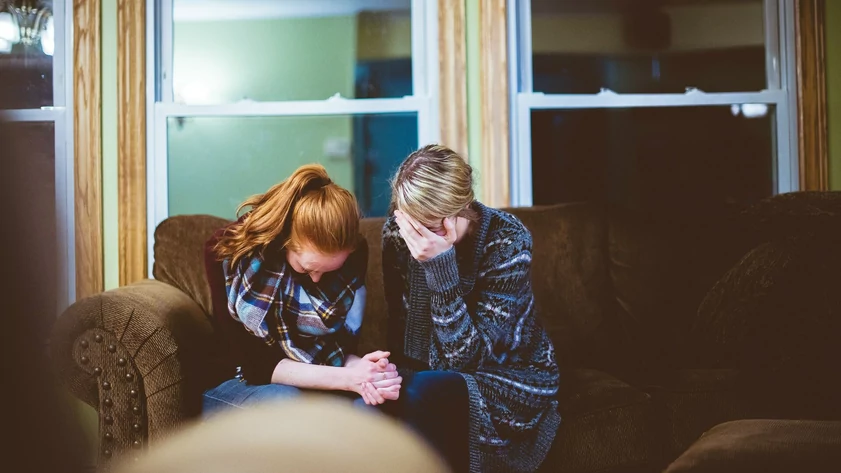 Девушки в слезах / Фото: unsplash.com / Go to Ben White's profile
Ben White