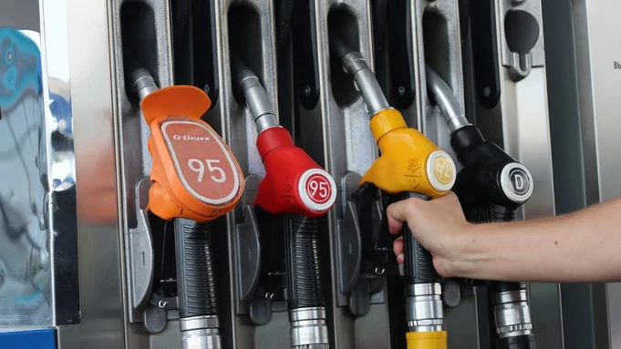 Бензин и дизельное топливо на АЗС / Фото: amic.ru / Екатерина Смолихина