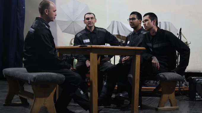 Заключенные ИК № 10 Рубцовска на сцене / Фото: amic.ru, 