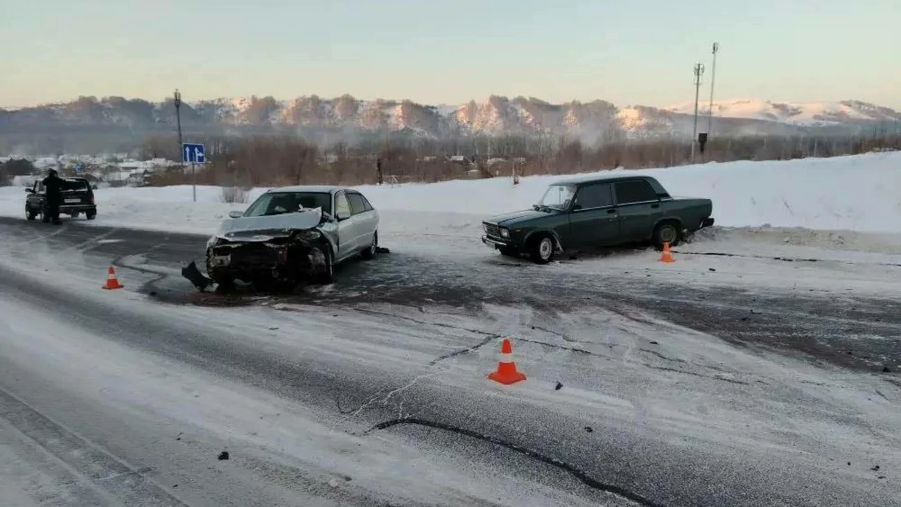 В Республике Алтай девушка дважды попала в ДТП за полчаса
