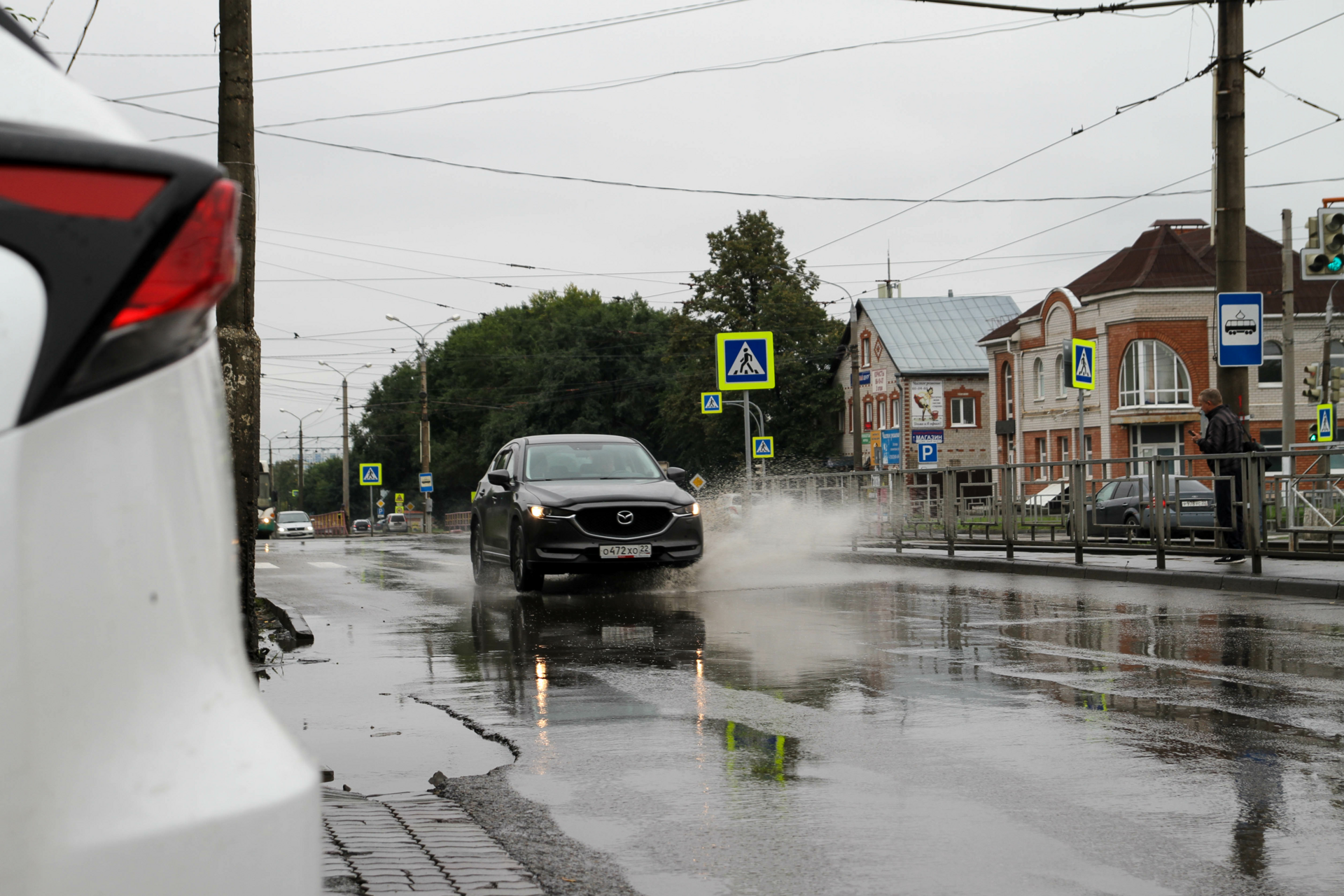 После долгих дождей. Глубокая лужа. Потоп Барнаула в каком году. Затяжной дождь ЧС.