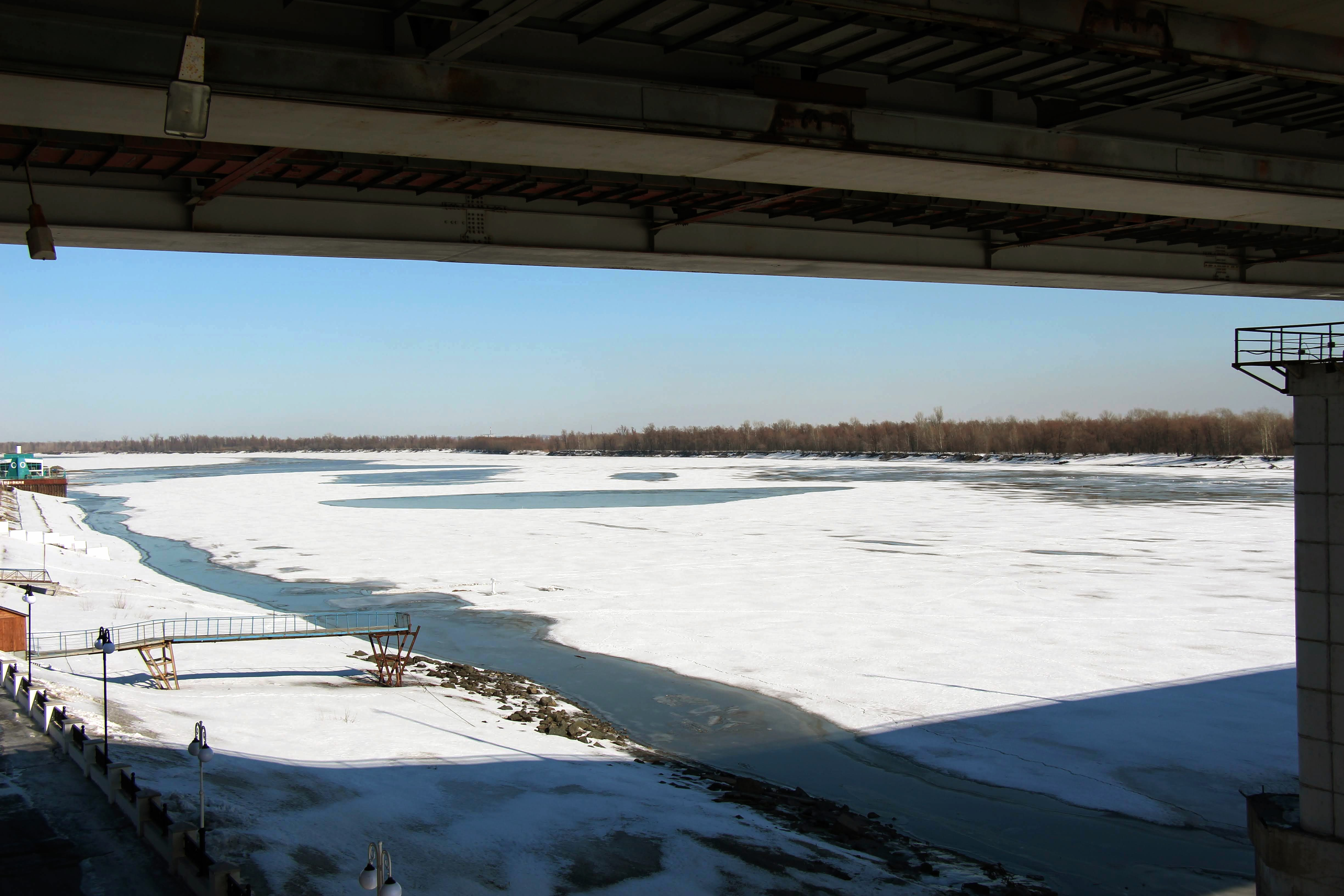 Когда ледоход в барнауле 2024. Барнаул река Обь ледоход. Лед на реке. Ледоход в Норильске 2022. Ледоход на реке.