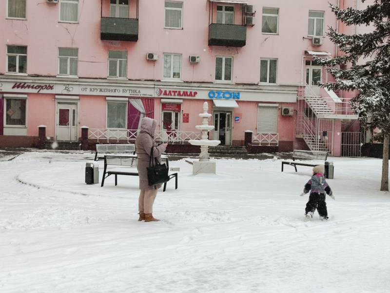 По часам в барнауле на сегодня. Снегопад. Снегопад в городе. Снегопад в Барнауле. Снег в Барнауле фото.