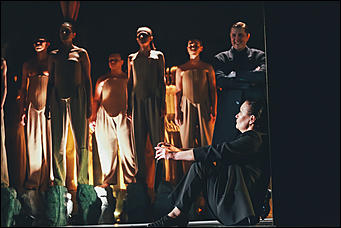    Особенная история. Как в Молодежном театре прошла премьера спектакля "Мария Стюарт"