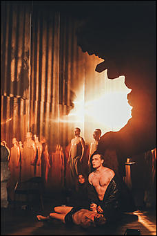    Особенная история. Как в Молодежном театре прошла премьера спектакля "Мария Стюарт"