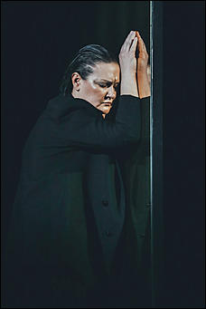    Особенная история. Как в Молодежном театре прошла премьера спектакля "Мария Стюарт"