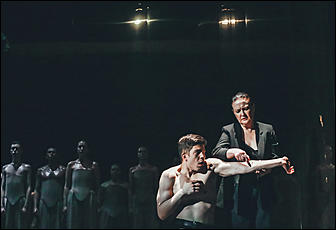    Особенная история. Как в Молодежном театре прошла премьера спектакля "Мария Стюарт"