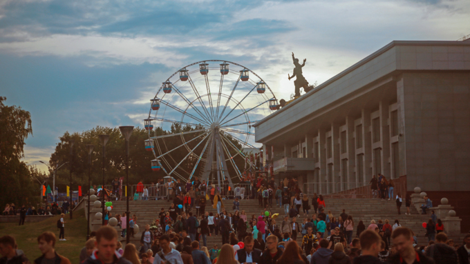 7 сентября 2019 г., Барнаул. Екатерина Смолихина   Авиашоу, бокс и фейерверк: как Барнаул отметил свое 289-летие