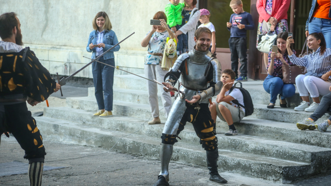 22 августа 2019 г., Барнаул   Барнаульцам показали настоящие рыцарские бои и рассказали о костюмах XVI века