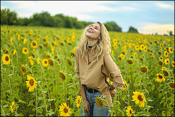 22 августа 2019 г., с.Шахи   Солнышко в руках. Алтайские поля подсолнухов в объективе Amic.ru