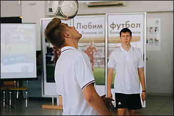 21.06.2014    Мероприятие в поддержку нашей сборной провел АЦ «АлтайЕвроМоторс» - официальный дилер Volkswagen в Алтайском крае