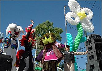 1 июня 2006 г, Барнаул   <P>Открытие детского праздника на пл.Сахарова</P>