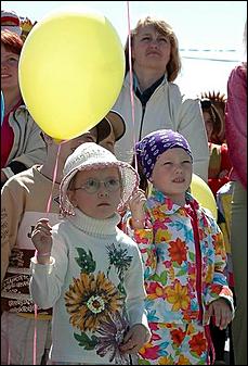 1 июня 2006 г, Барнаул   <P>Открытие детского праздника на пл.Сахарова</P>