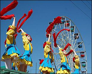 1 июня 2006 г, Барнаул   <P>Открытие детского праздника на пл.Сахарова</P>