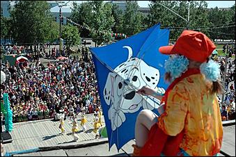 1 июня 2006 г, Барнаул   <P>Открытие детского праздника на пл.Сахарова</P>