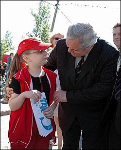 1 июня 2006 г, Барнаул   <P>Открытие детского праздника на пл.Сахарова</P>