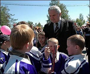 1 июня 2006 г, Барнаул   <P>Открытие детского праздника на пл.Сахарова</P>