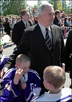 1 июня 2006 г, Барнаул   <P>Открытие детского праздника на пл.Сахарова</P>