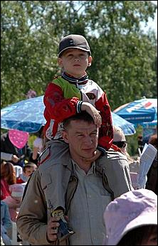 1 июня 2006 г, Барнаул   <P>Открытие детского праздника на пл.Сахарова</P>