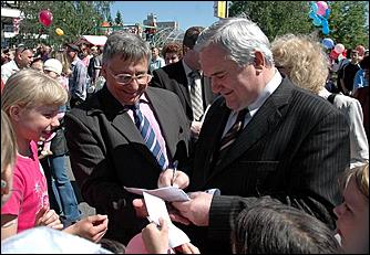 1 июня 2006 г, Барнаул   <P>Открытие детского праздника на пл.Сахарова</P>