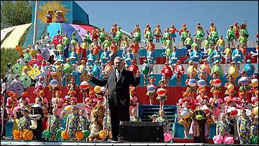 1 июня 2006 г, Барнаул   <P>Открытие детского праздника на пл.Сахарова</P>
