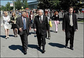 1 июня 2006 г, Барнаул   <P>Открытие детского праздника на пл.Сахарова</P>