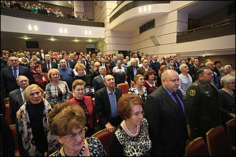 23 октября 2019 г., Барнаул. Екатерина Смолихина   Почетный караул, танцы и мини-копия памятника: как прошел праздничный концерт в честь 100-летия Михаила Калашникова