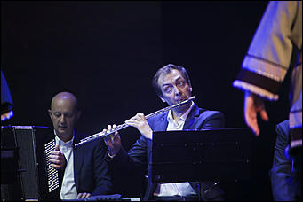 23 октября 2019 г., Барнаул. Екатерина Смолихина   Почетный караул, танцы и мини-копия памятника: как прошел праздничный концерт в честь 100-летия Михаила Калашникова