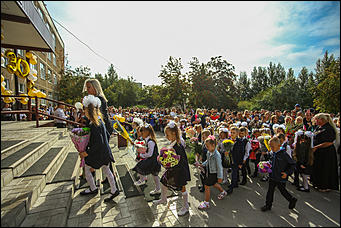 2 сентября 2019 г., Барнаул. Екатерина Смолихина   Здравствуй, школа! Праздничные линейки по случаю Дня знаний прошли в Барнауле