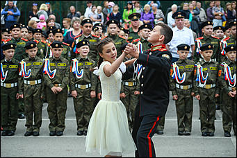 1 сентября 2017 г., Барнаул. Екатерина Смолихина   Марш сквозь слёзы: как прошло 1 сентября у барнаульских кадетов